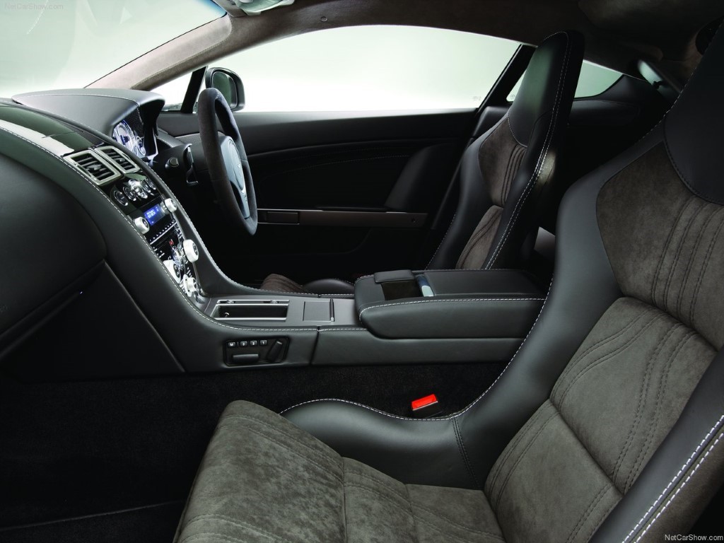 Aston Martin Vantage 4.7 N420 (Automatic)